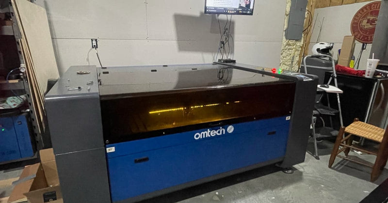 CO2 laser cutting machine